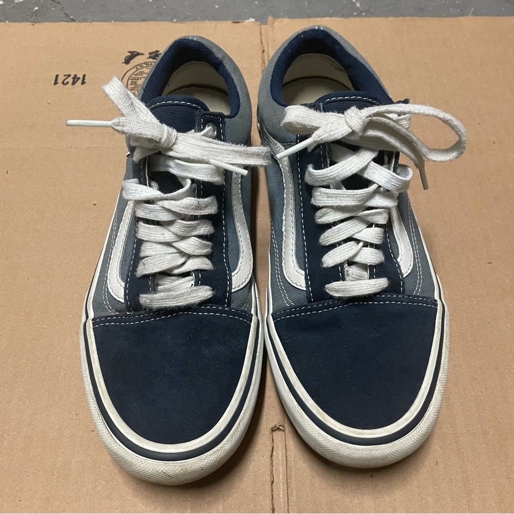 Vans Men's Blue and White Sneakers Size 8